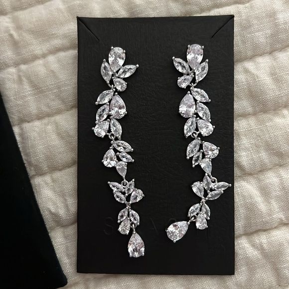 SHASHI ESTELLE EARRING - Picture 5 of 8